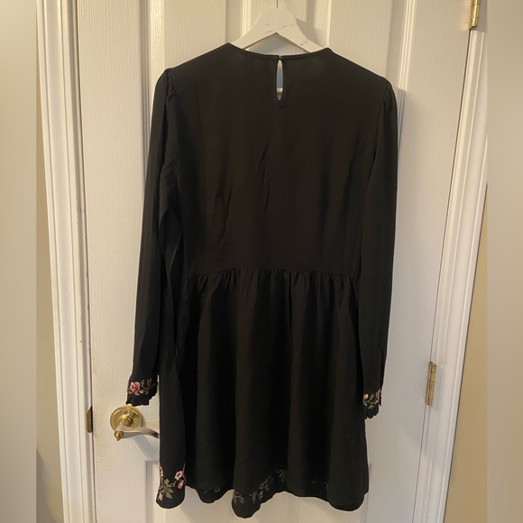 Sequin and floral embroidery dress - Picture 2 of 3